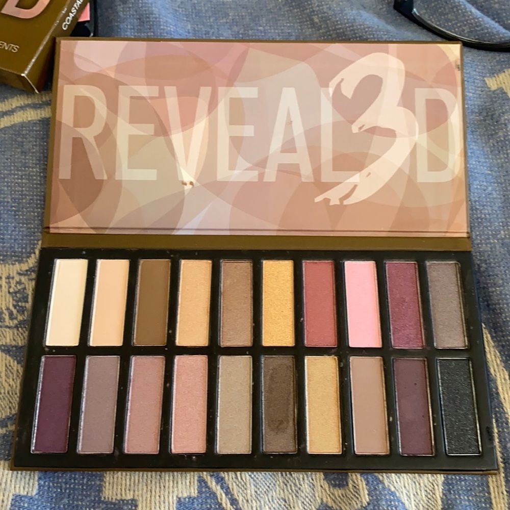 Reveal3d Eyeshadow Pallet